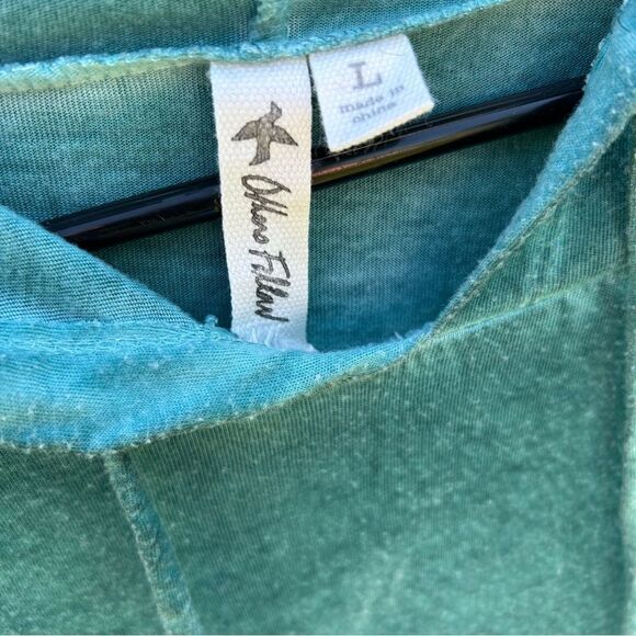 Others Follow long sleeve hooded thin sweater type high low bottom. Large. - Picture 3 of 11